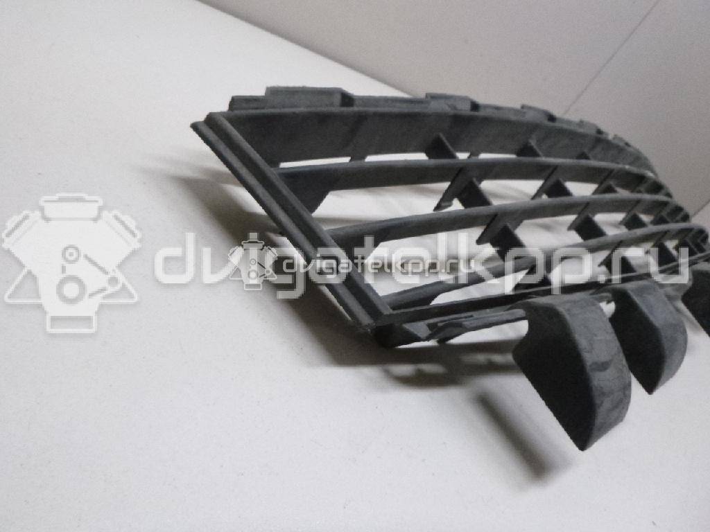 Фото Решетка в бампер центральная  8200412379 для Renault Megane {forloop.counter}}