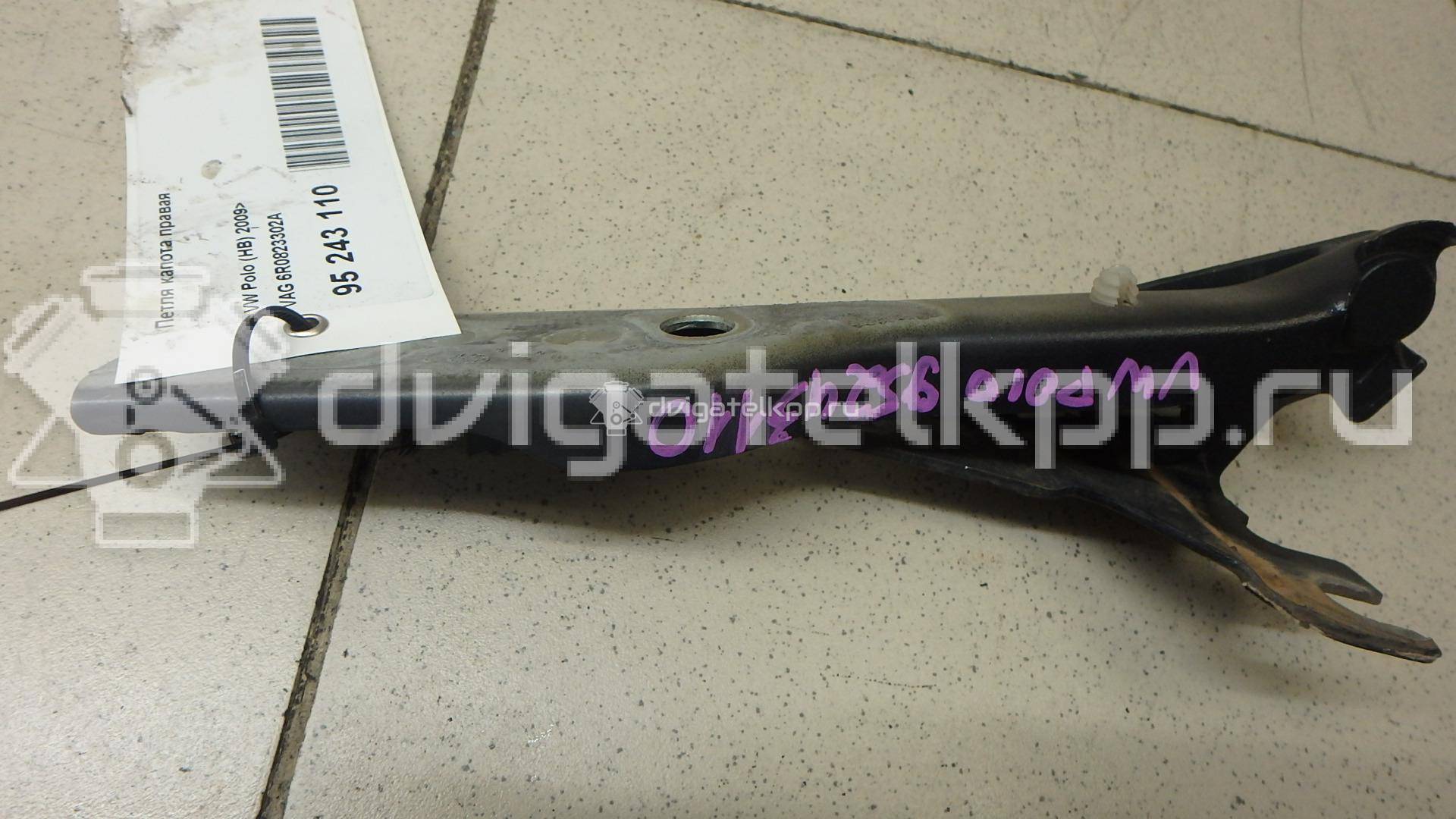 Фото Петля капота правая  6R0823302A для Volkswagen Polo {forloop.counter}}