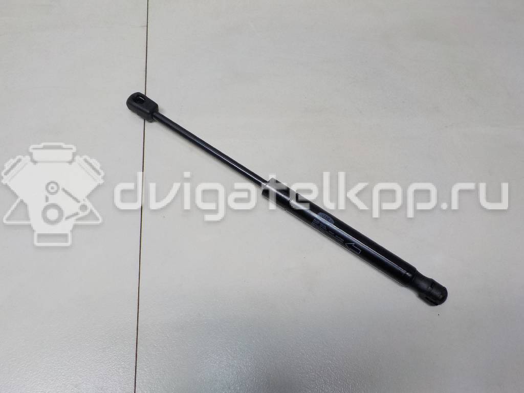 Фото Амортизатор капота  LR025400 для Land Rover Freelander / Range Rover {forloop.counter}}