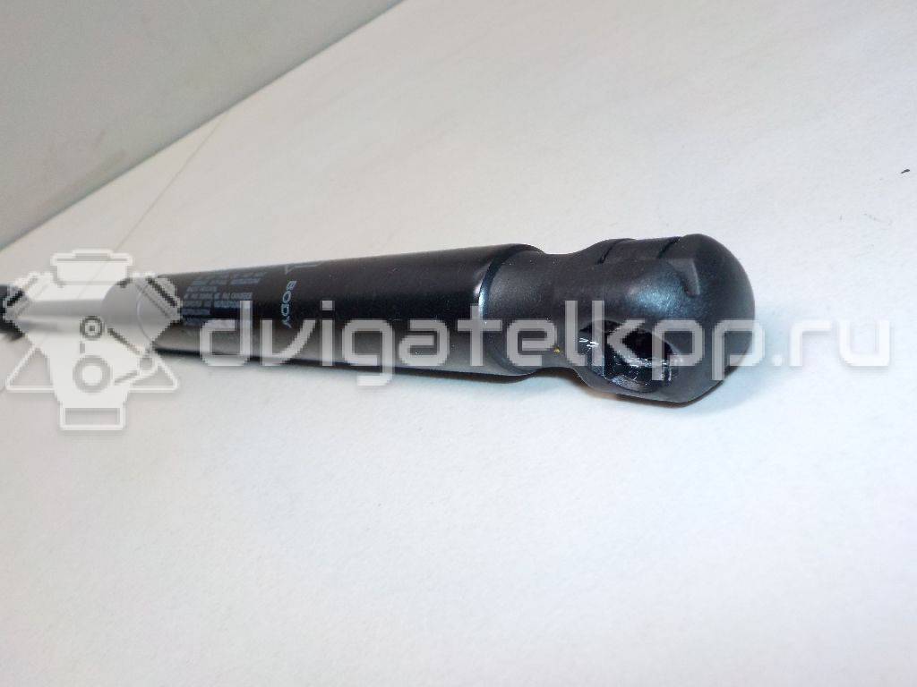 Фото Амортизатор капота  LR025400 для Land Rover Freelander / Range Rover {forloop.counter}}