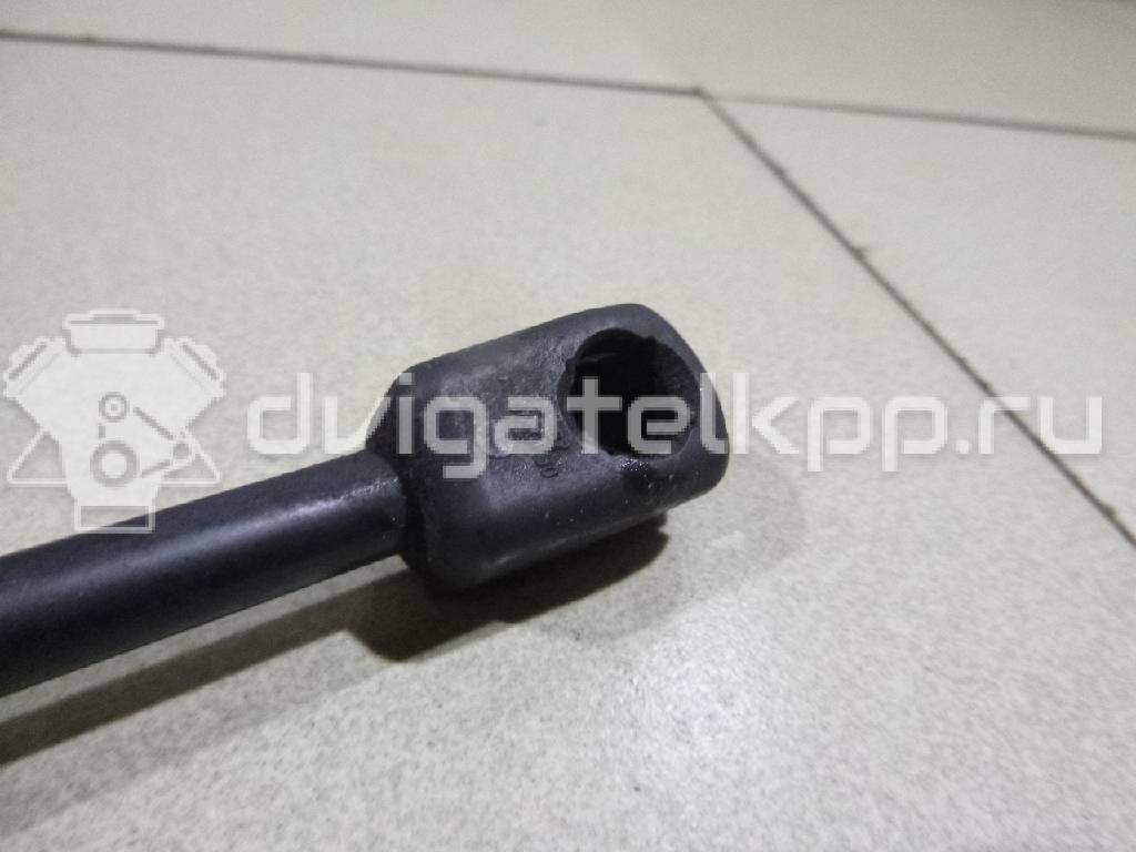 Фото Амортизатор капота  LR025400 для Land Rover Freelander / Range Rover {forloop.counter}}