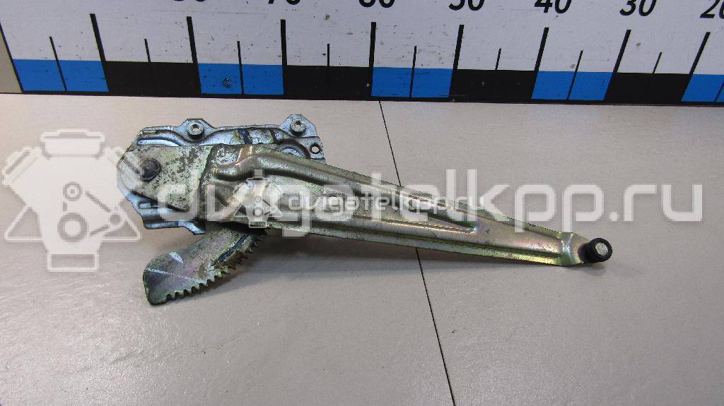 Фото Стеклоподъемник механ. задний левый  6980452020 для Toyota Yaris {forloop.counter}}