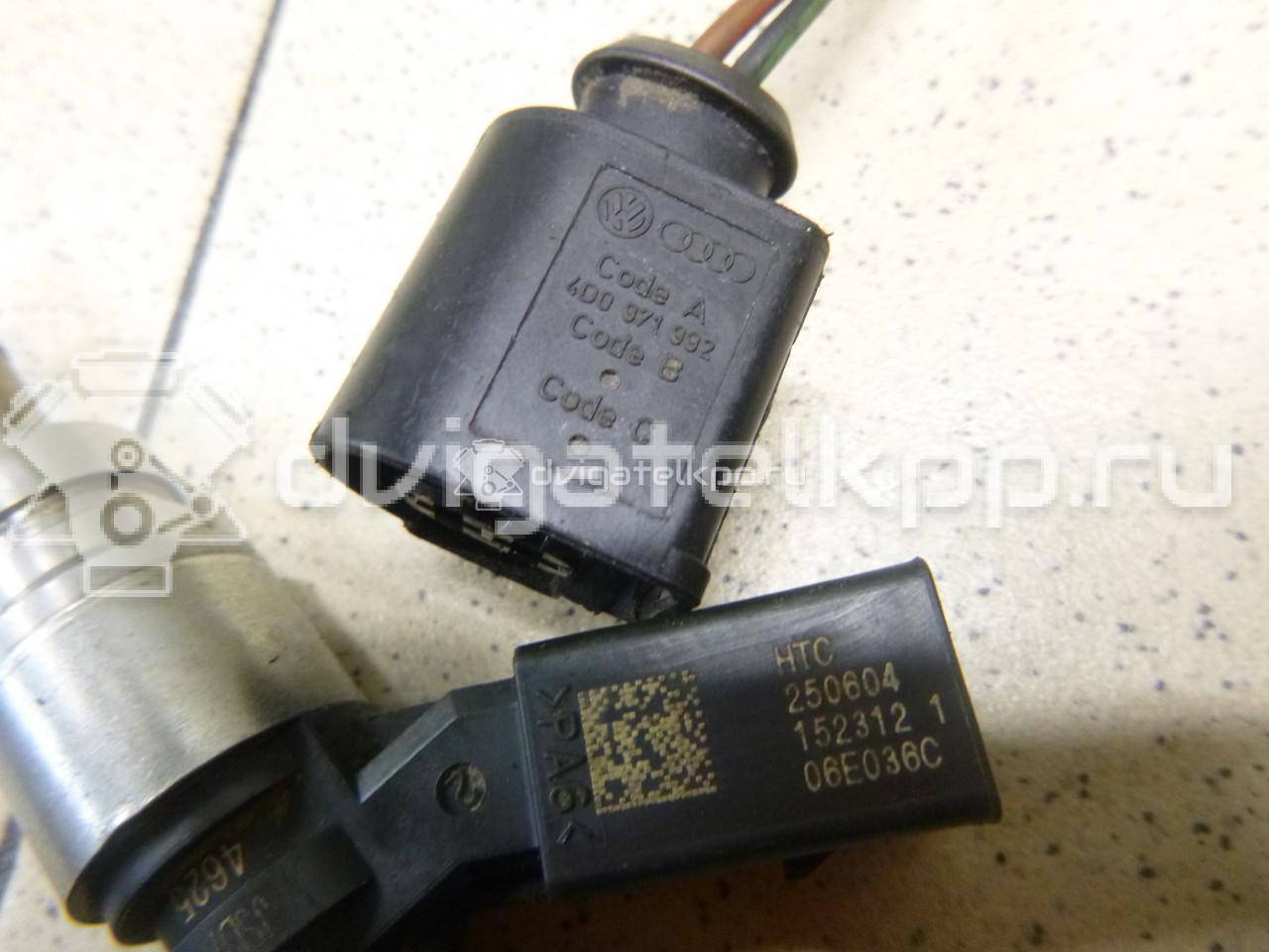 Фото Форсунка инжекторная электрическая  06E906036C для Audi A8 / A4 / A6 {forloop.counter}}