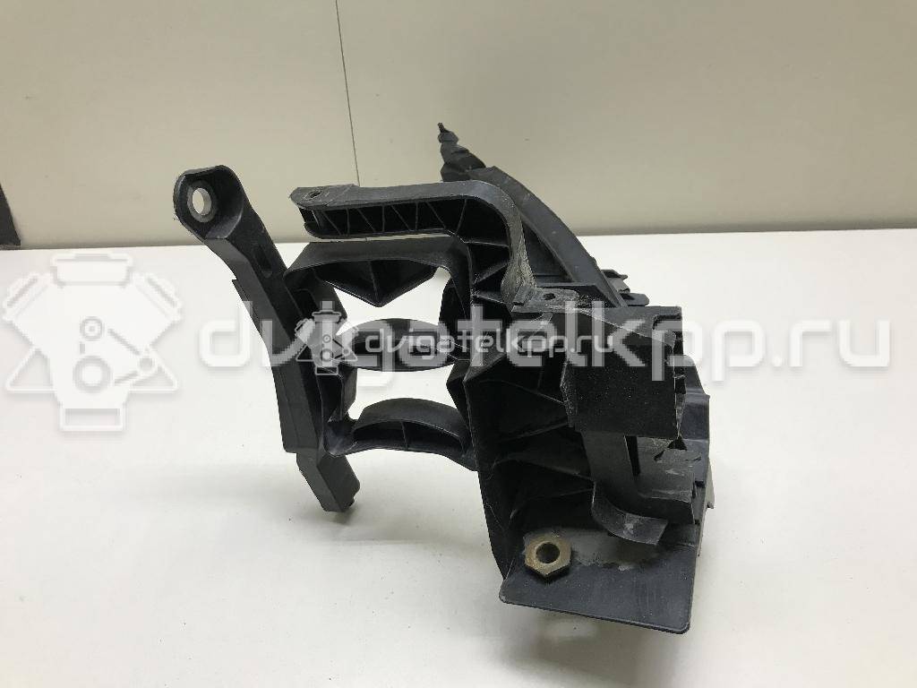 Фото Кронштейн фар левый  8R0805607 для Audi Q5 {forloop.counter}}