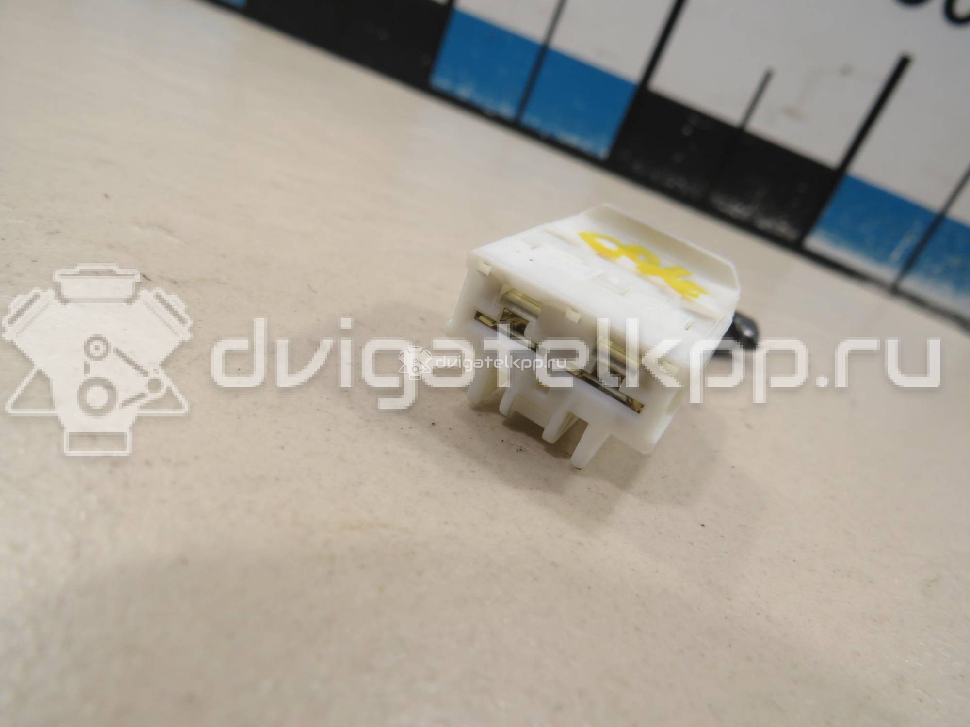 Фото Стекло двери задней правой  1317984 для Ford Focus {forloop.counter}}