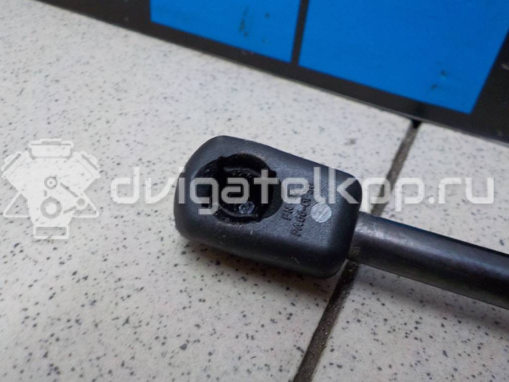 Фото Амортизатор капота  LR025400 для Land Rover Freelander / Range Rover {forloop.counter}}