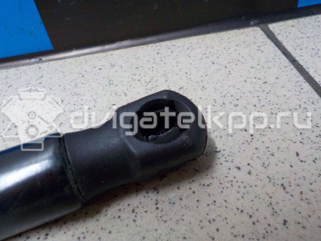 Фото Амортизатор капота  LR025400 для Land Rover Freelander / Range Rover {forloop.counter}}