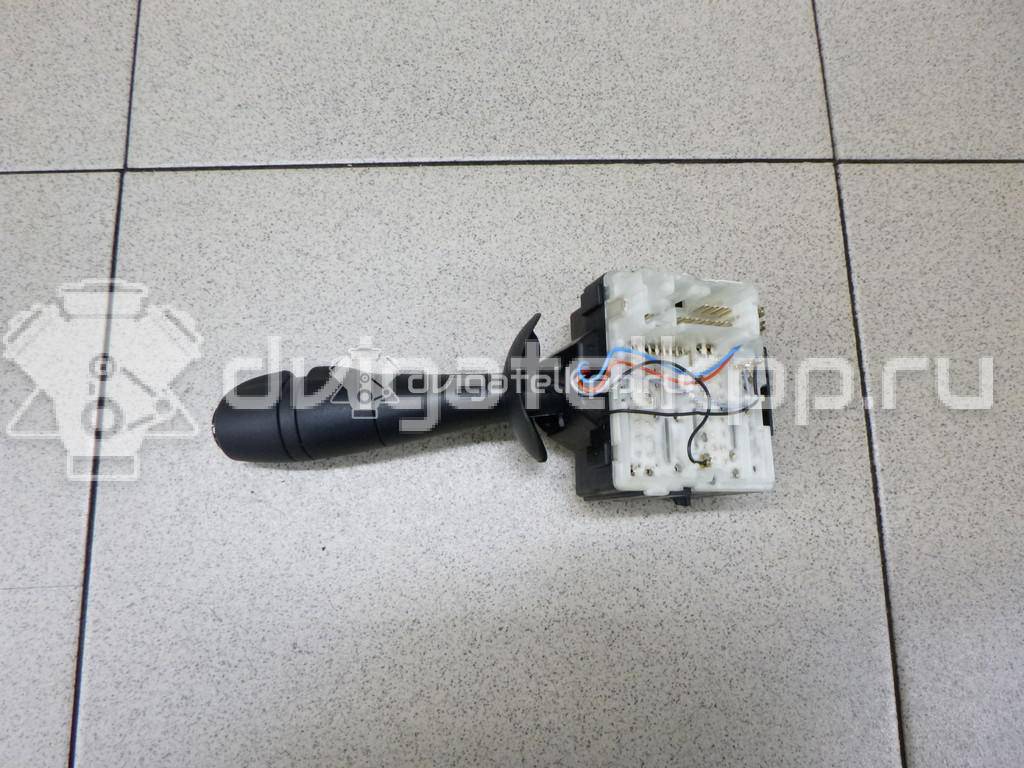 Фото Переключатель стеклоочистителей  8201168013 для Renault Trafic / Captur J5 / Clio {forloop.counter}}