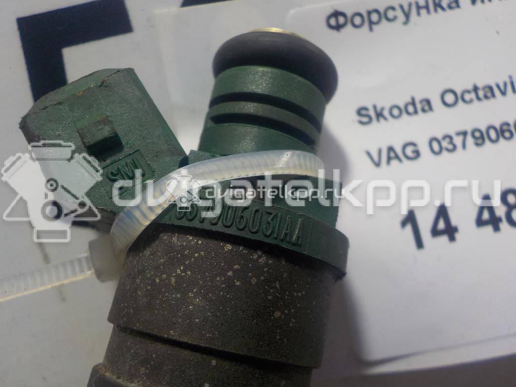 Фото Форсунка инжекторная электрическая  037906031AA для Skoda / Volkswagen / Seat {forloop.counter}}