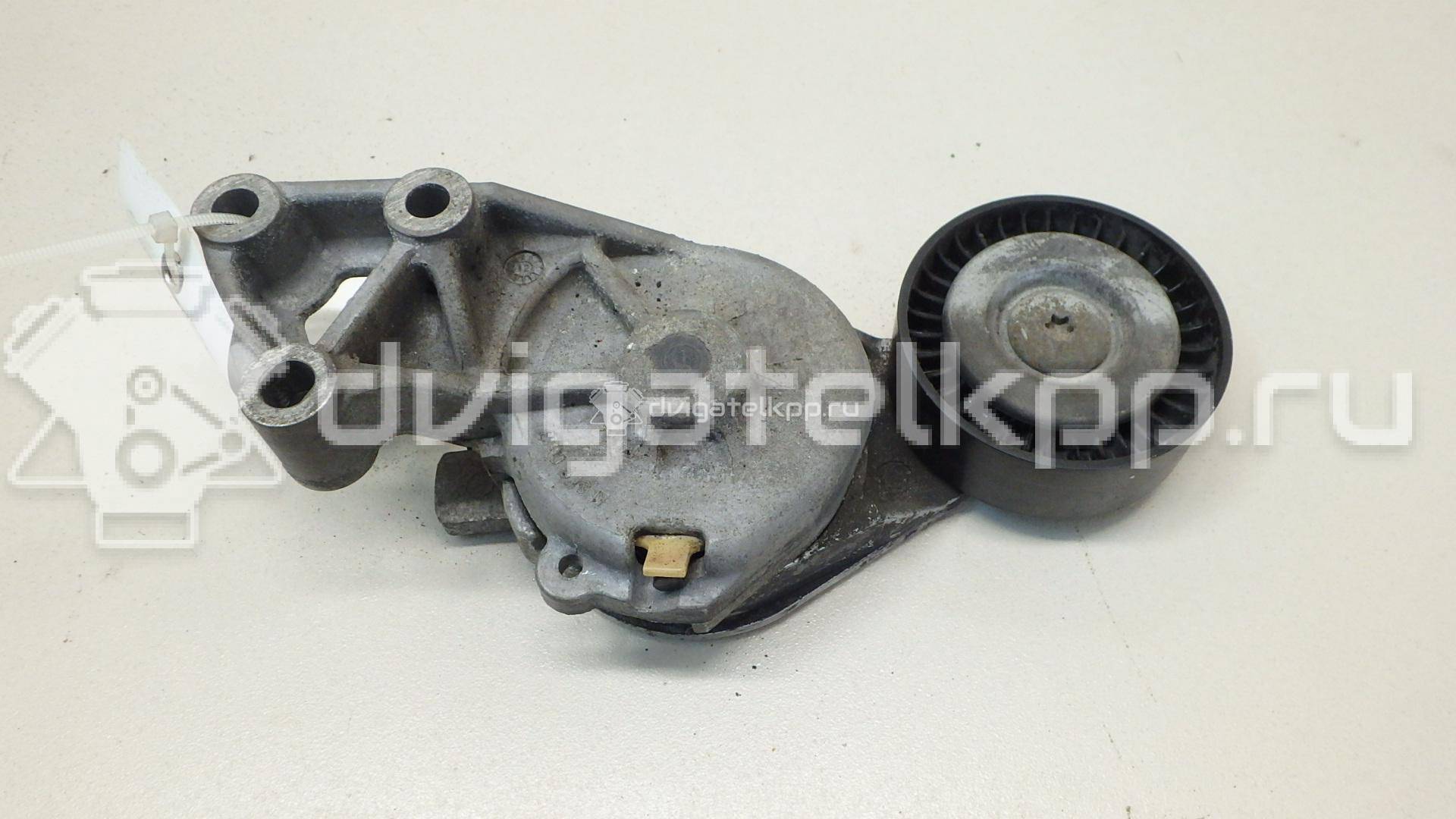 Фото Ролик руч.ремня с кронштейном  038903315AE для Seat Ibiza / Leon / Toledo / Alhambra / Altea {forloop.counter}}