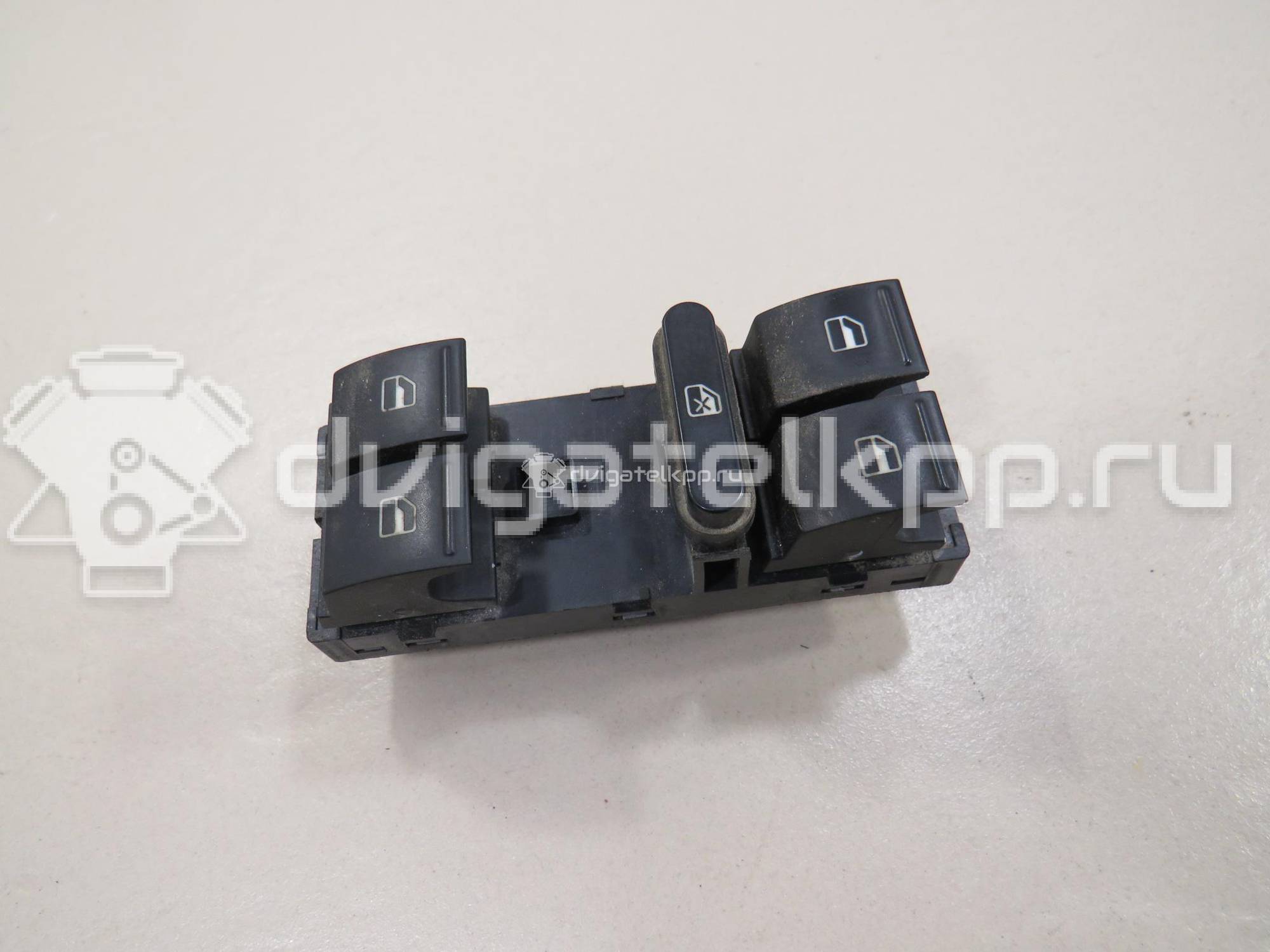 Фото Блок управления стеклоподъемниками  1Z0959858B для Skoda Roomster 5J / Octaviaii 1Z3 / Yeti 5L / Fabia / Octavia {forloop.counter}}