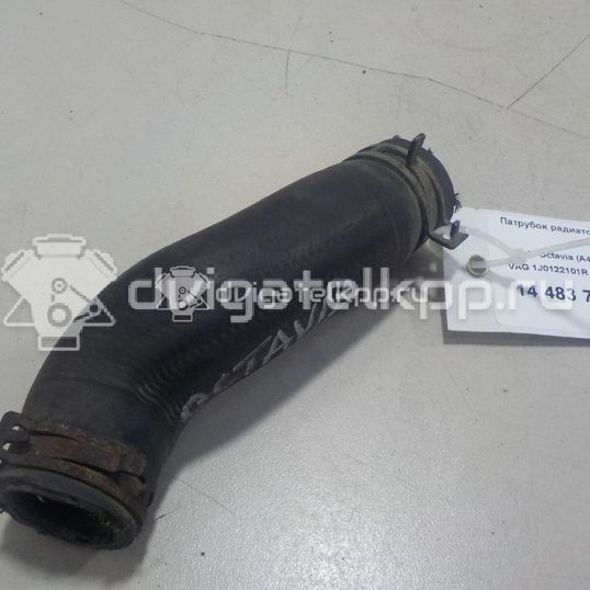 Фото Патрубок радиатора  1j0122101r для Skoda Octavia