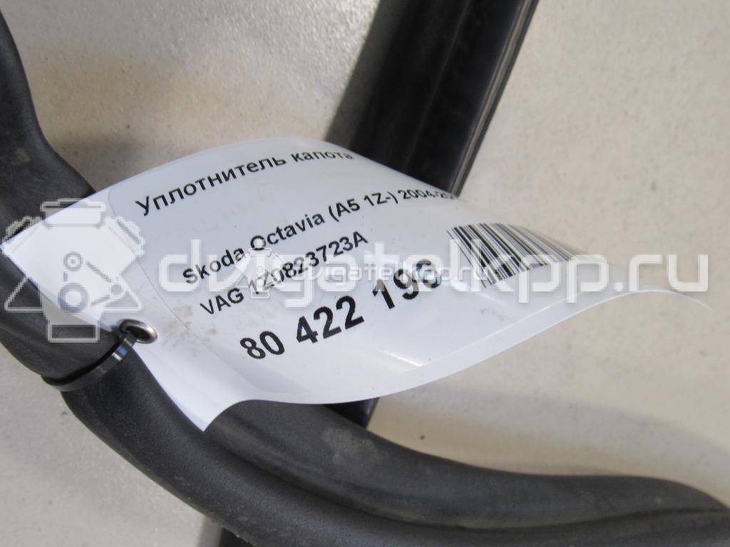 Фото Уплотнитель капота  1Z0823723A для skoda Octavia (A5 1Z-) {forloop.counter}}