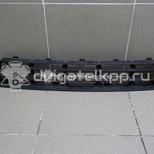 Фото Решетка в бампер центральная  1J0853677D для Volkswagen Golf