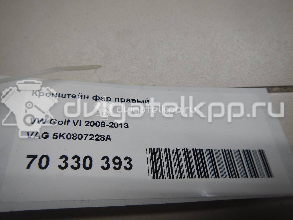 Фото Кронштейн фар правый  5K0807228A для Volkswagen Touran / Jetta / Golf {forloop.counter}}