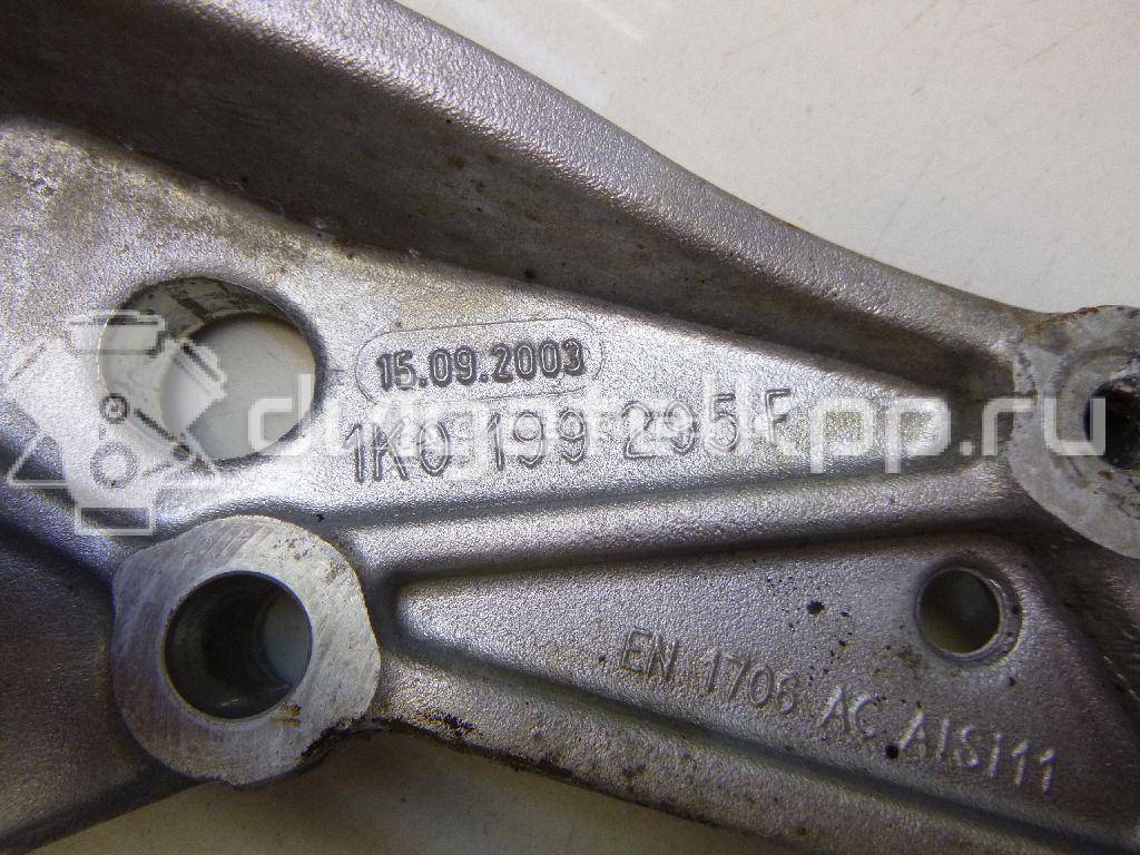 Фото Кронштейн переднего рычага  1K0199295F для Volkswagen Scirocco / Touran / Eos 1F7, 1F8 / Golf / Caddy {forloop.counter}}
