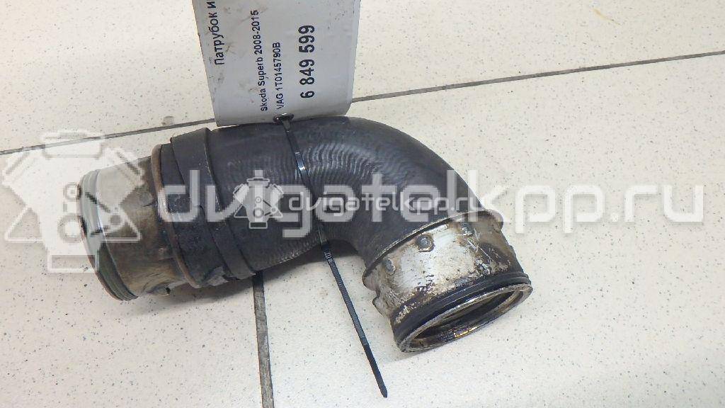 Фото Патрубок интеркулера  1t0145790b для Skoda Octavia / Octaviaii 1Z3 / Superb {forloop.counter}}