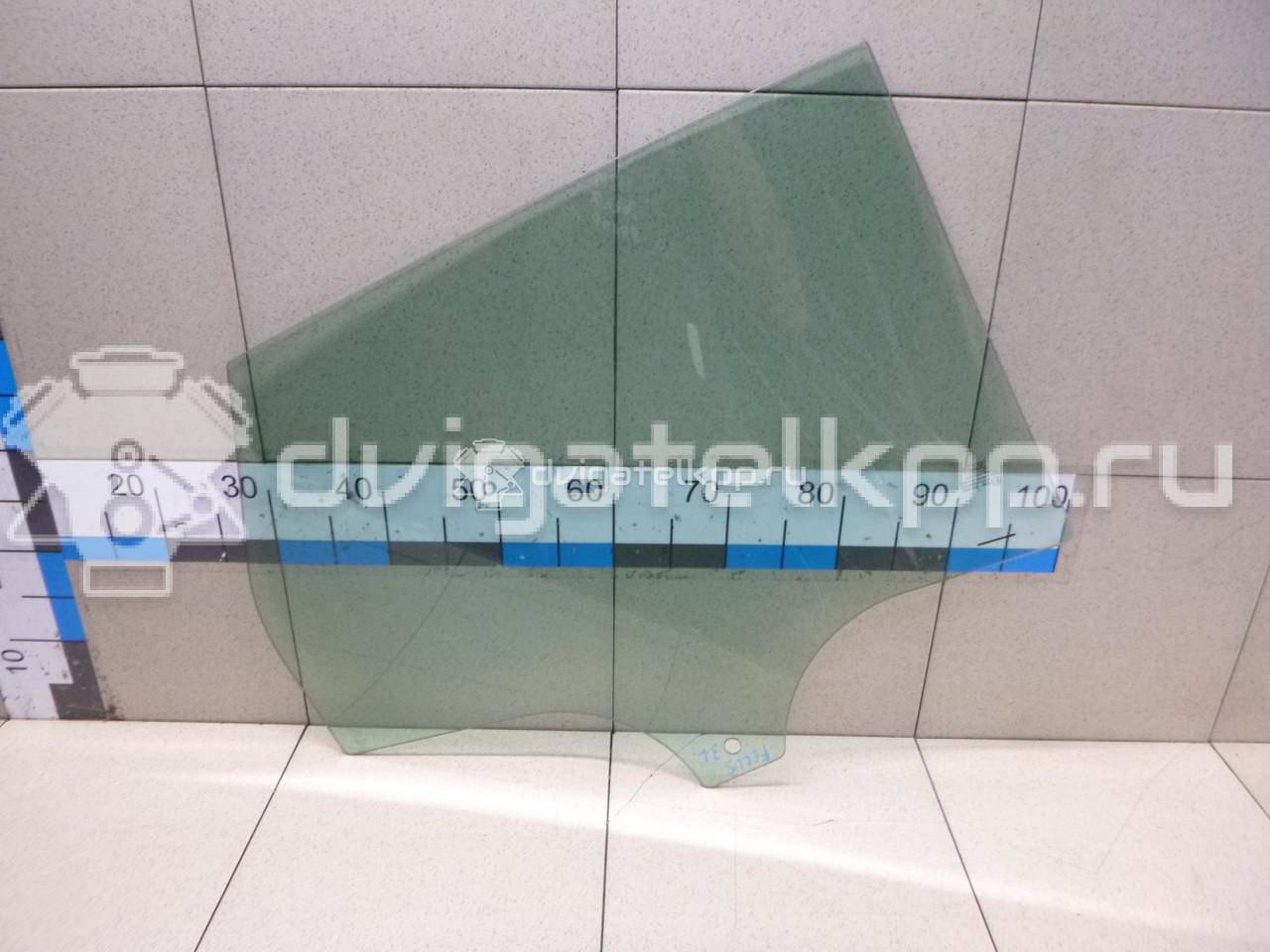 Фото Стекло двери задней левой  1708071 для Ford Focus {forloop.counter}}