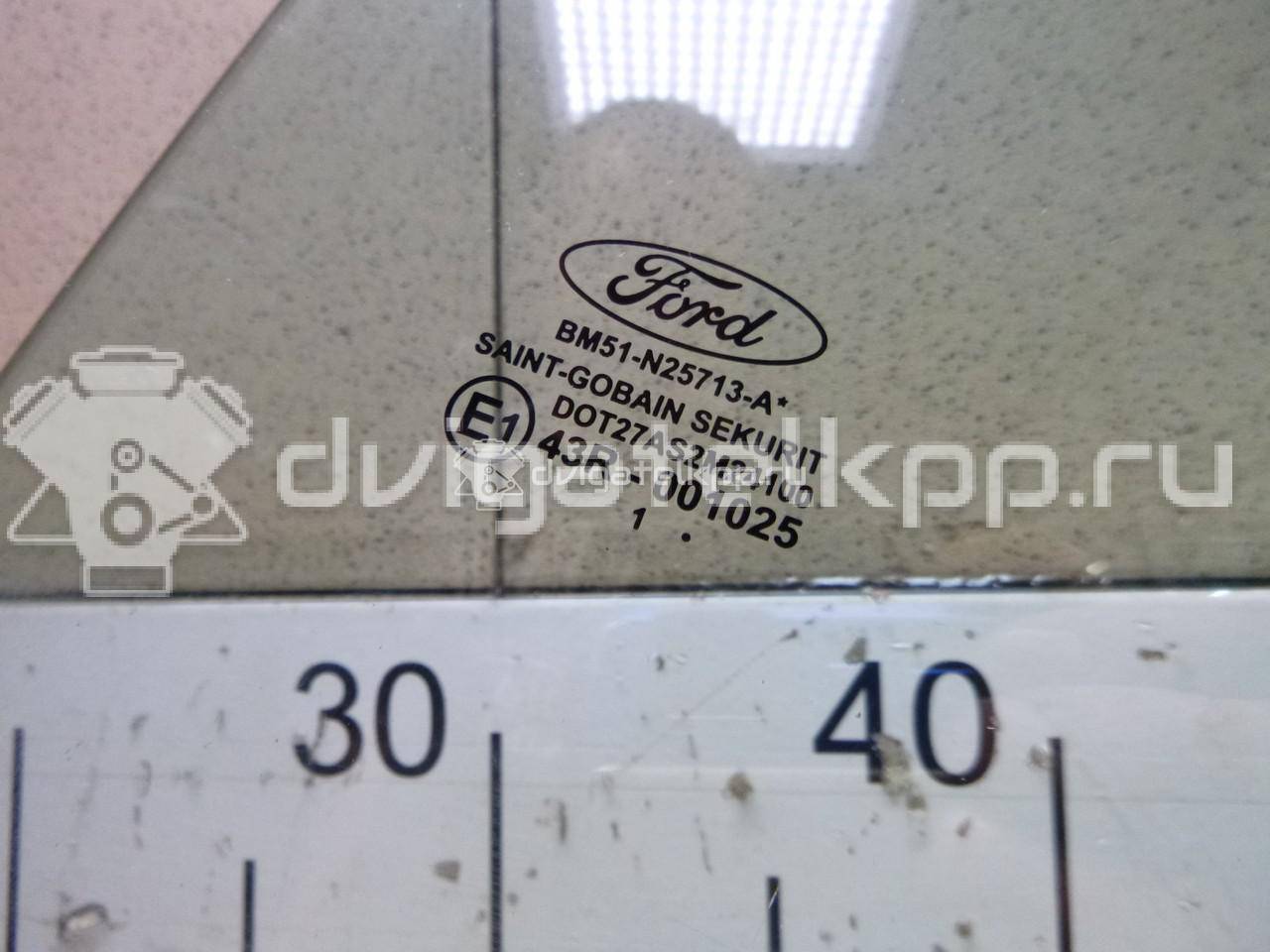 Фото Стекло двери задней левой  1708071 для Ford Focus {forloop.counter}}