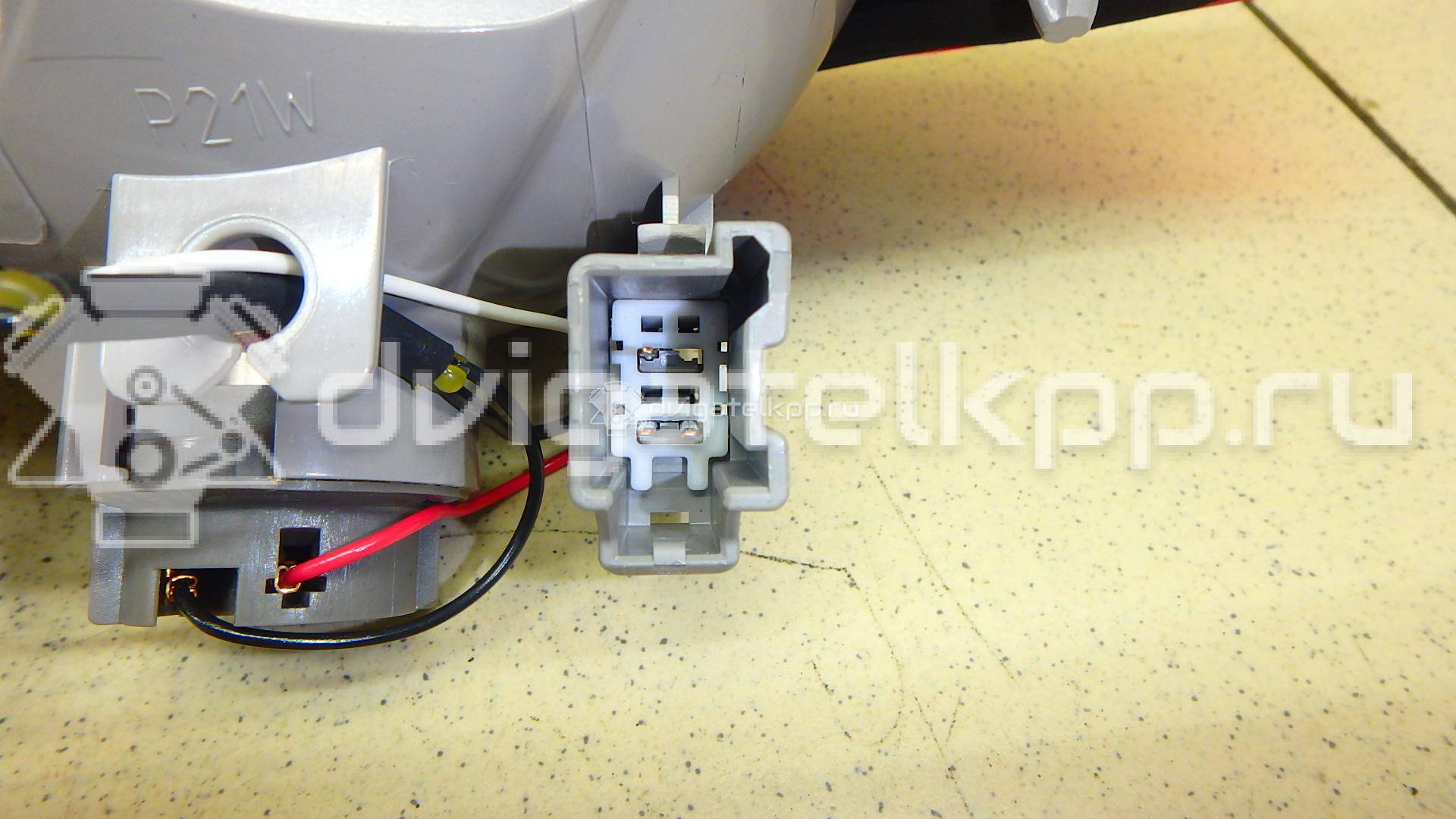 Фото Фонарь задний внутренний правый  1769301 для Ford Focus {forloop.counter}}