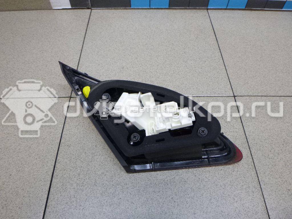 Фото Фонарь задний внутренний правый  13360792 для Opel Astra {forloop.counter}}
