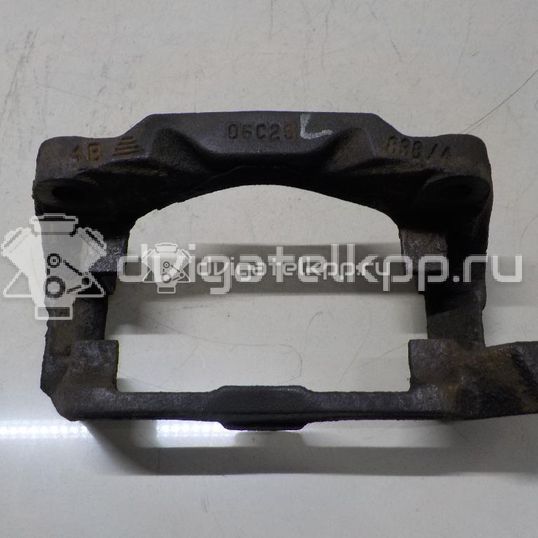 Фото Скоба суппорта переднего левого  7701047928 для Renault Safrane B54 / Megane / Clio / Laguna / Scénic