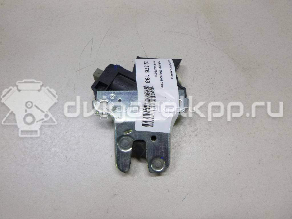 Фото Замок багажника  4F5827505D для Volkswagen Passat / Cc / Eos 1F7, 1F8 / Jetta {forloop.counter}}