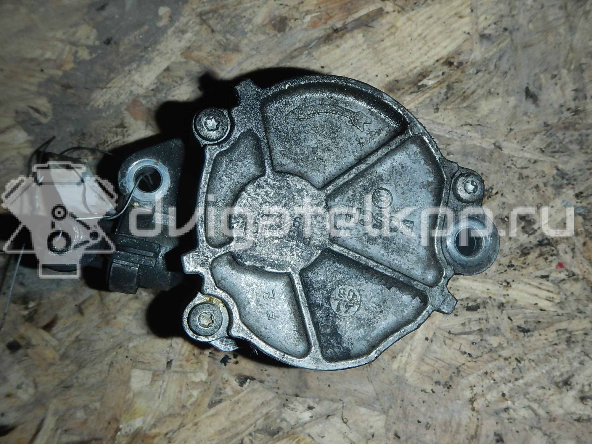 Фото Насос вакуумный  1487860 для Ford Fiesta / Focus / C-Max / Galaxy / S-Max {forloop.counter}}
