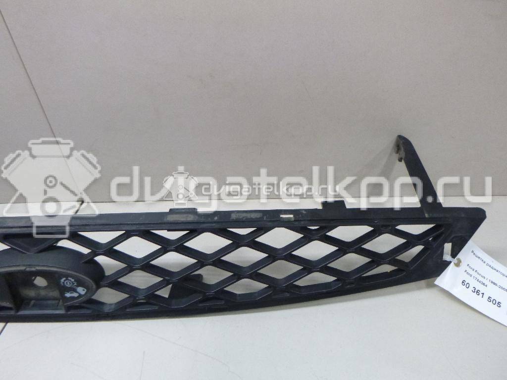 Фото Решетка радиатора  1744364 для Ford Focus {forloop.counter}}