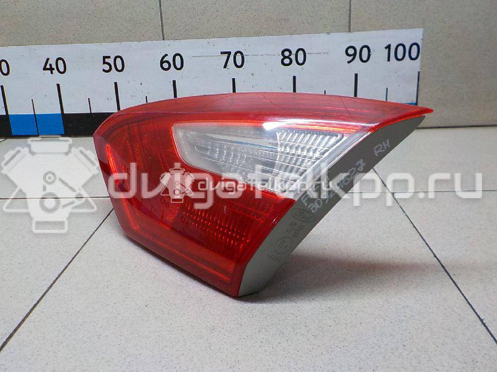 Фото Фонарь задний внутренний правый  1769301 для Ford Focus {forloop.counter}}