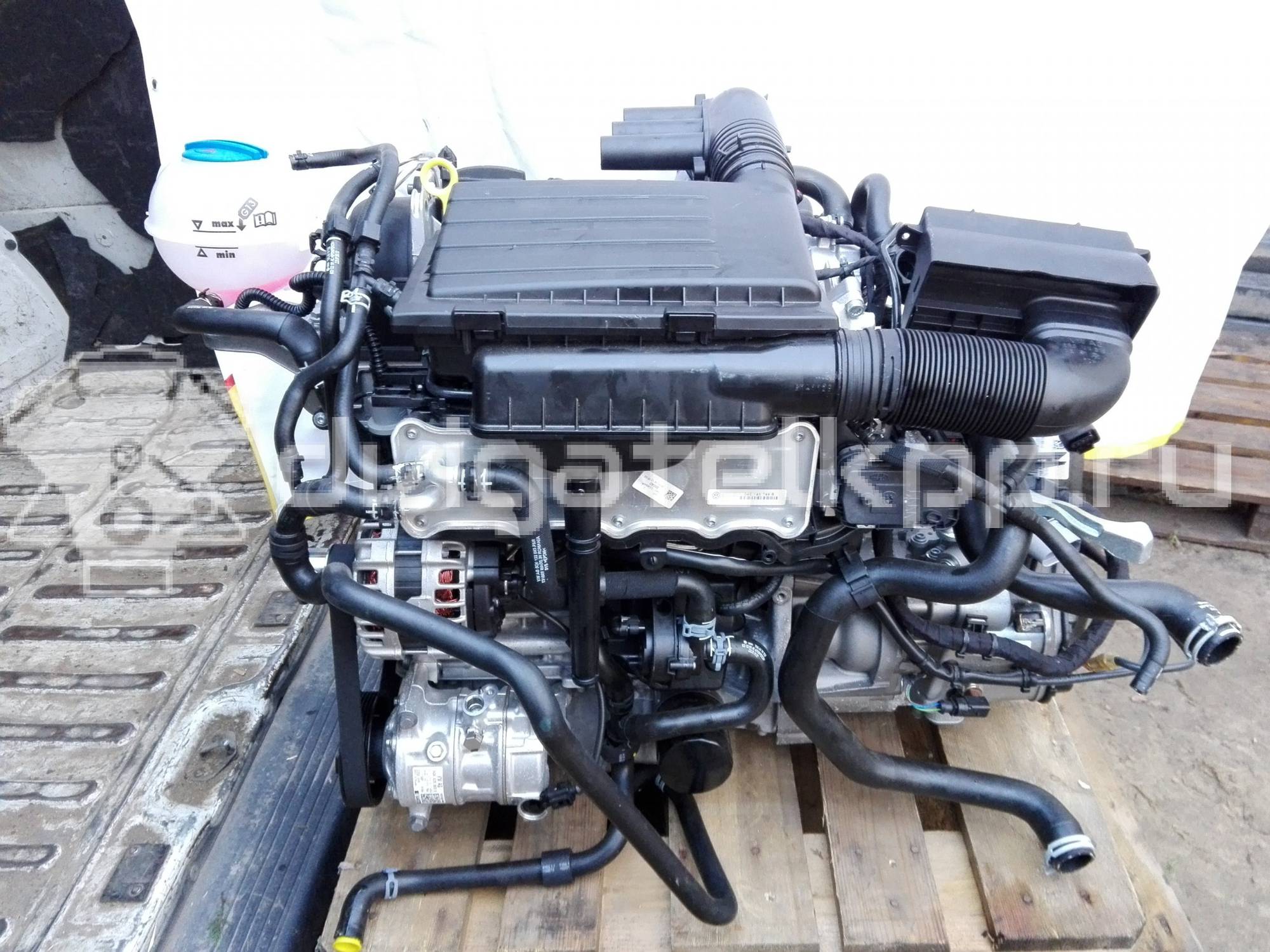 Фото Контрактный (б/у) двигатель CJZC для Skoda Fabia / Rapid 90 л.с 16V 1.2 л бензин {forloop.counter}}