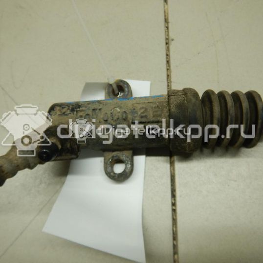 Фото Цилиндр сцепления рабочий  UR5841920A для Mazda Bt-50 Cd, Un / Bt-50