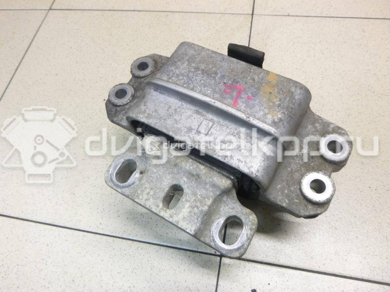 Фото Опора двигателя левая  1K0199555L для Seat Ibiza / Leon / Toledo / Altea {forloop.counter}}