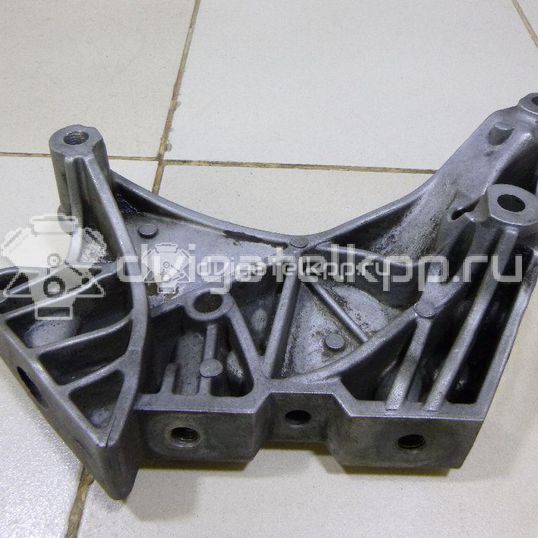 Фото Кронштейн двигателя правый  06J199207P для seat Altea