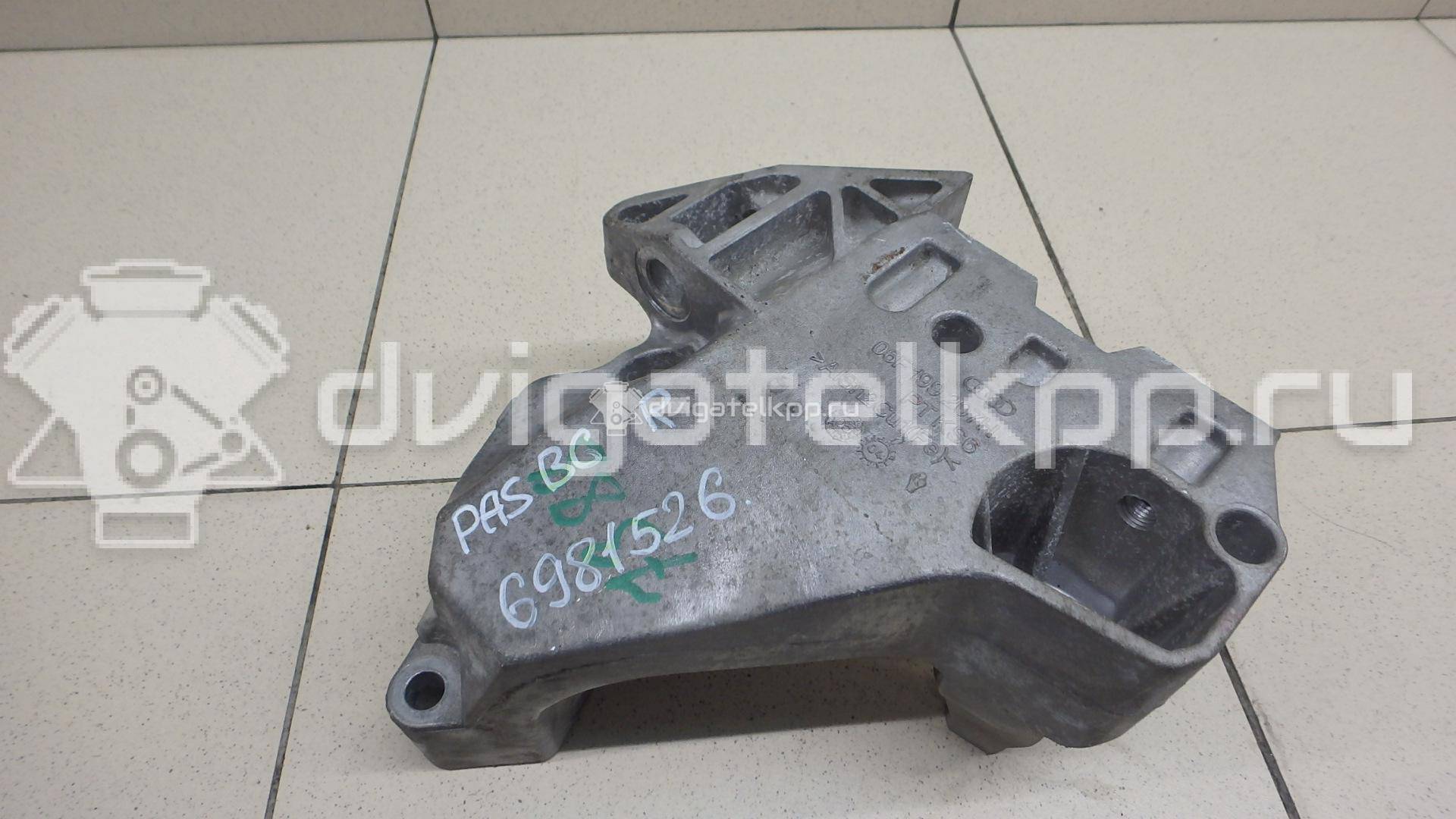 Фото Кронштейн двигателя правый  06F199207H для seat Altea {forloop.counter}}
