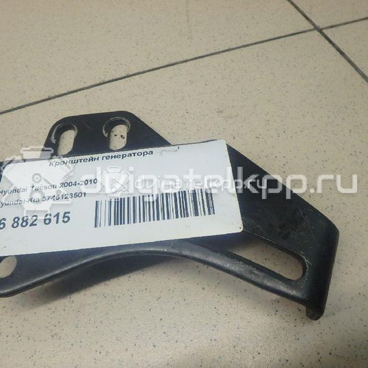 Фото Кронштейн генератора для двигателя G4GC для Hyundai / Kia 139-146 л.с 16V 2.0 л бензин 3746123501