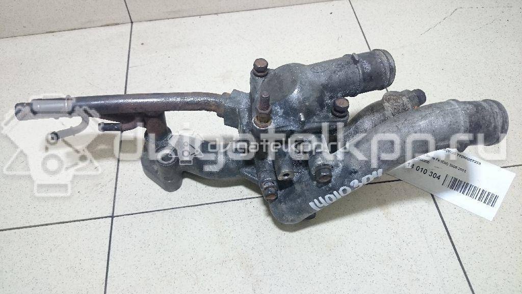 Фото Корпус термостата для двигателя G6EA для Hyundai / Kia 180-194 л.с 24V 2.7 л бензин 256203E200 {forloop.counter}}