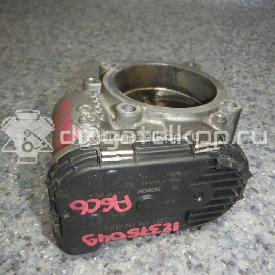 Фото Заслонка дроссельная электрическая  078133062C для vw Passat [B5]