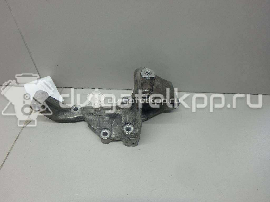 Фото Кронштейн генератора для двигателя D4CB для Hyundai / Kia 110-175 л.с 16V 2.5 л Дизельное топливо 374724A000 {forloop.counter}}