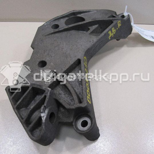 Фото Кронштейн двигателя правый  06J199207P для audi A3 [8P1]