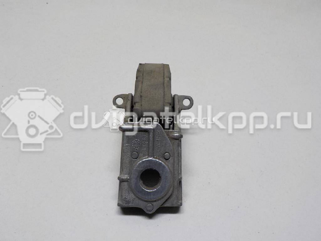 Фото Кронштейн глушителя  8K0253144M для Audi A4 / A6 / A5 / A8 / A7 Sportback 4Ga, 4Gf {forloop.counter}}