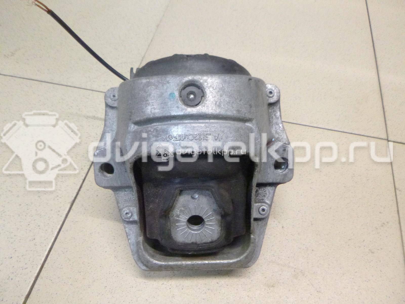 Фото Опора двигателя правая  8R0199381A для Audi A5 / A4 / Q5 {forloop.counter}}