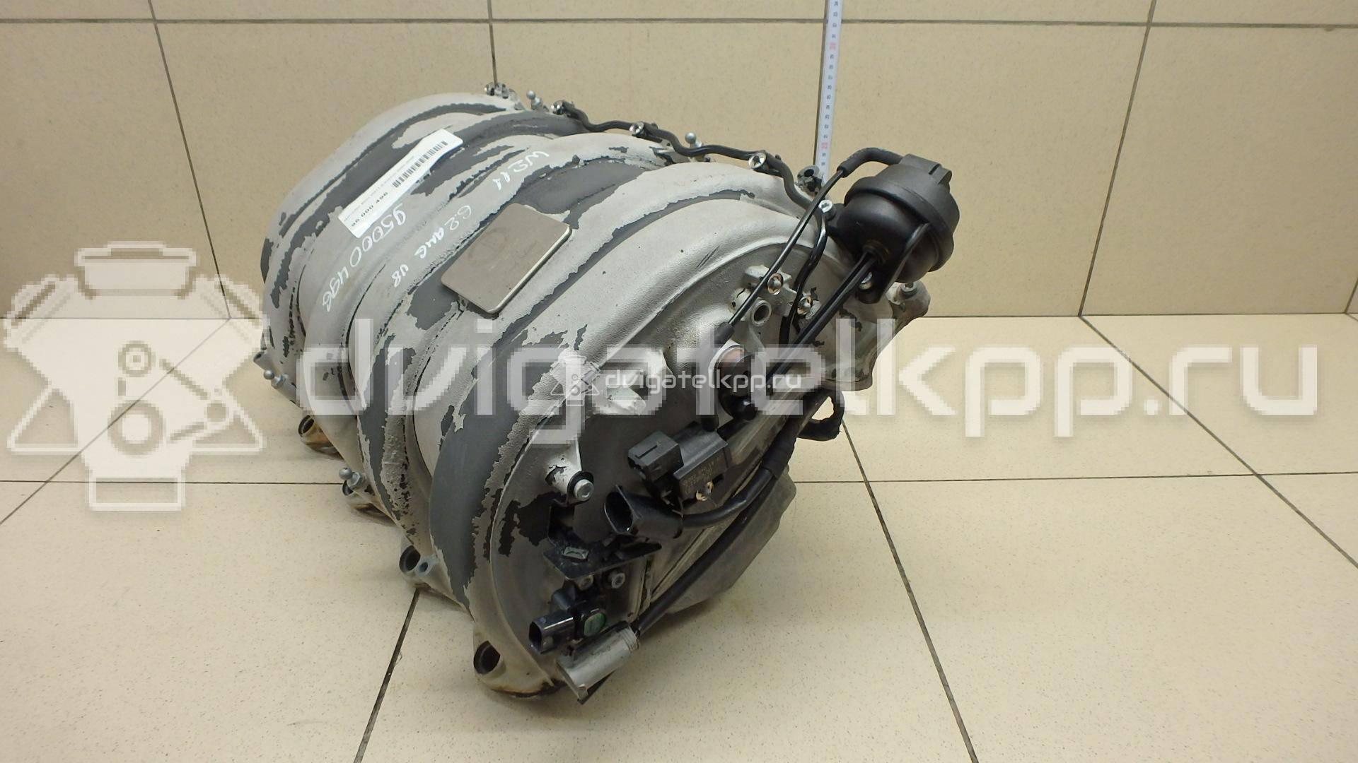 Фото Коллектор впускной для двигателя M 156.983 (M156 E63) для Mercedes-Benz Cls / E-Class 514 л.с 32V 6.2 л бензин 1561410801 {forloop.counter}}