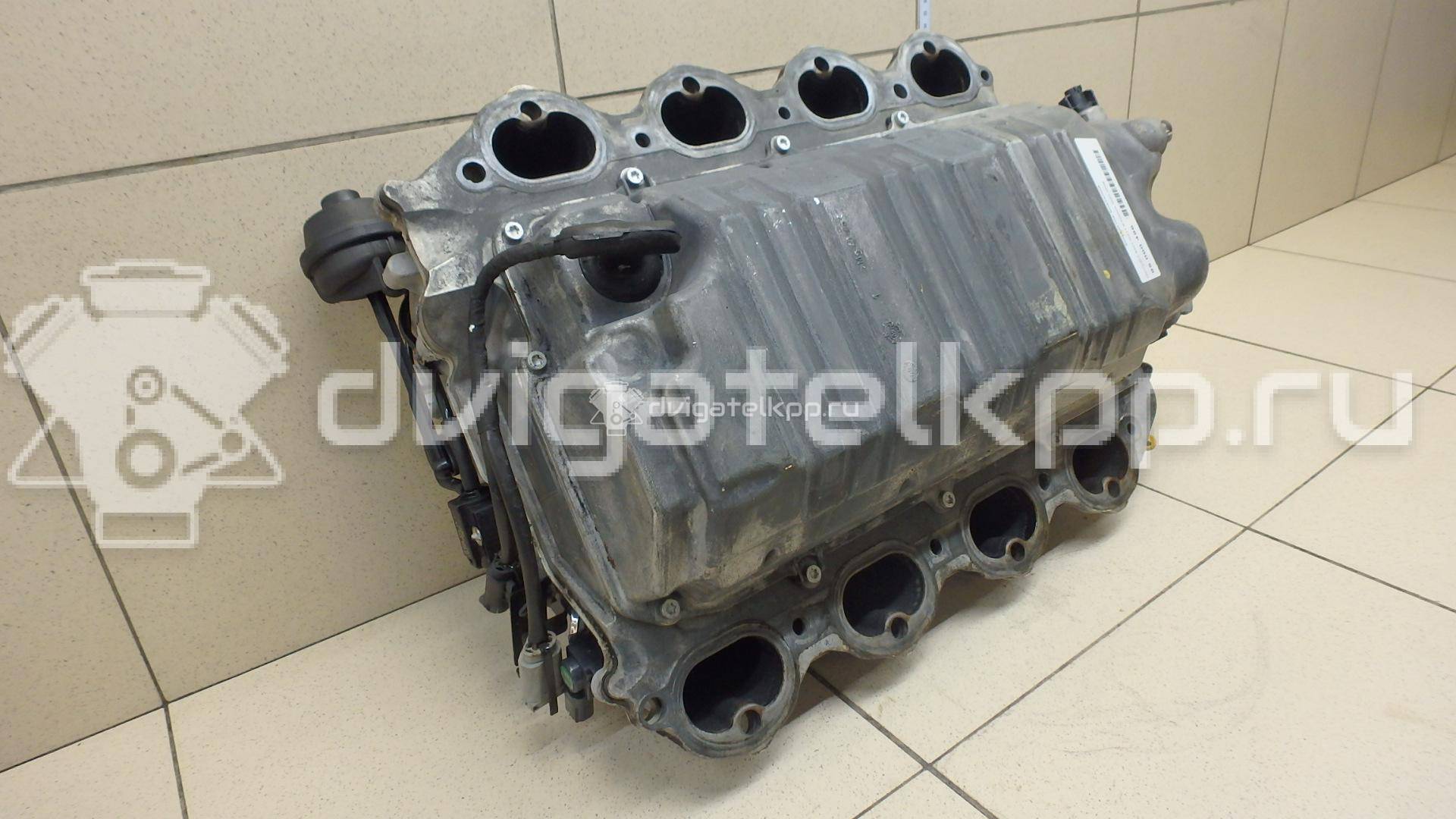 Фото Коллектор впускной для двигателя M 156.983 (M156 E63) для Mercedes-Benz Cls / E-Class 514 л.с 32V 6.2 л бензин 1561410801 {forloop.counter}}