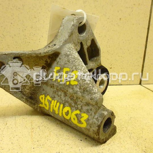 Фото Кронштейн КПП  1306901 для volvo S40