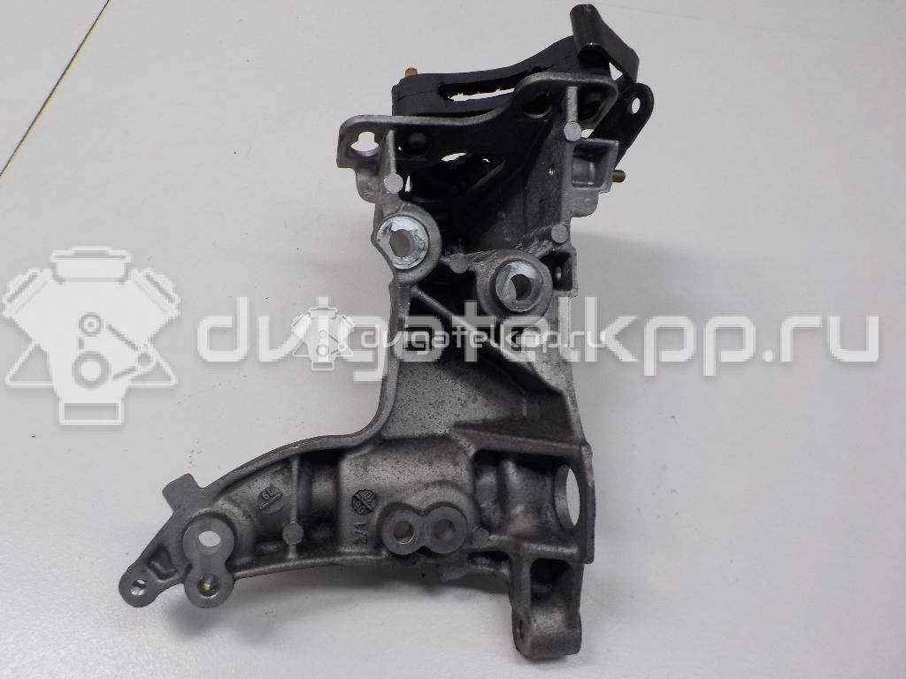 Фото Кронштейн генератора для двигателя 9HV (DV6TED4) для Peugeot 308 / 207 / 307 / Partner 90 л.с 16V 1.6 л Дизельное топливо {forloop.counter}}