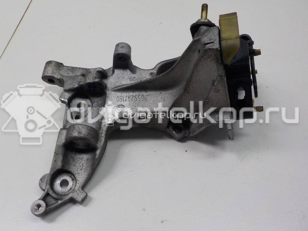 Фото Кронштейн генератора для двигателя 9HV (DV6TED4) для Peugeot 308 / 207 / 307 / Partner 90 л.с 16V 1.6 л Дизельное топливо {forloop.counter}}