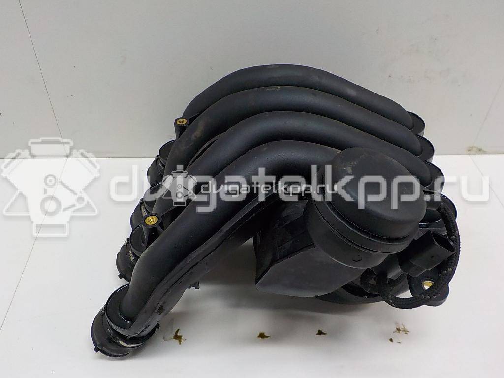 Фото Коллектор впускной для двигателя ALZ для Volkswagen Passat 102 л.с 8V 1.6 л бензин 06B133205C {forloop.counter}}