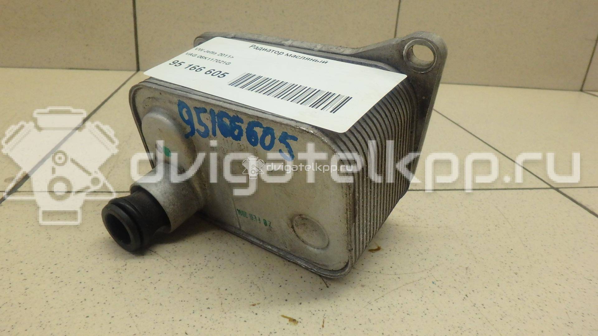 Фото Радиатор масляный  06K117021G для Volkswagen Beetle / Jetta {forloop.counter}}