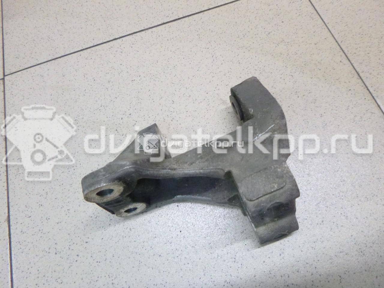 Фото Кронштейн генератора для двигателя 1KZ-TE для Toyota Land Cruiser / Hiace / 4 / Granvia H2 , H1 / Hilux 116-140 л.с 8V 3.0 л Дизельное топливо 1251167020 {forloop.counter}}